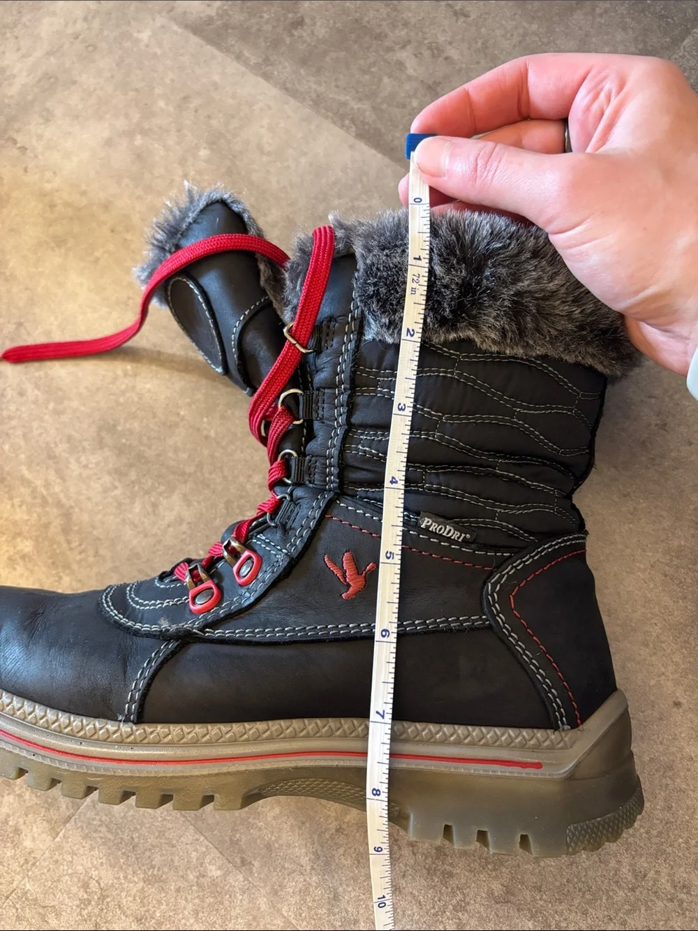 Santana Canada Gray Faux Fur Boot Interior with Red Laces